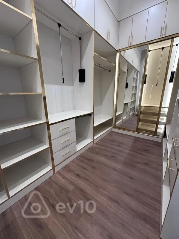 Kirayə verilir 3 otaqlı yeni tikili 160 m²