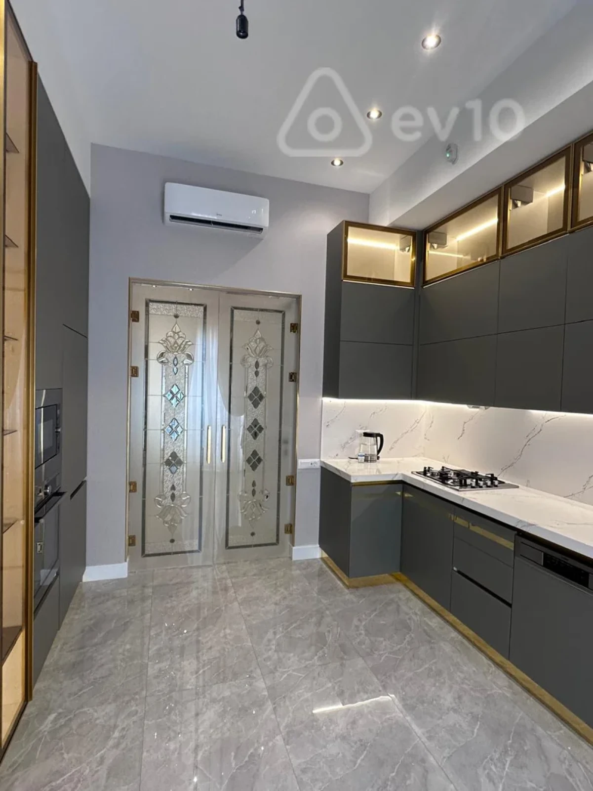 Kirayə verilir 3 otaqlı yeni tikili 160 m²