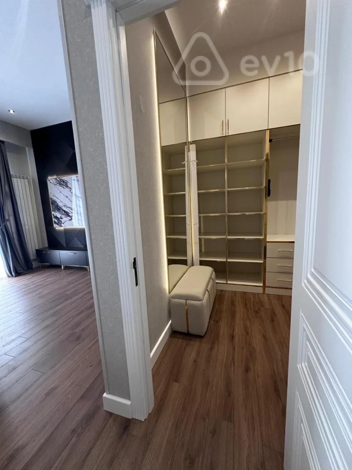 Kirayə verilir 3 otaqlı yeni tikili 160 m²