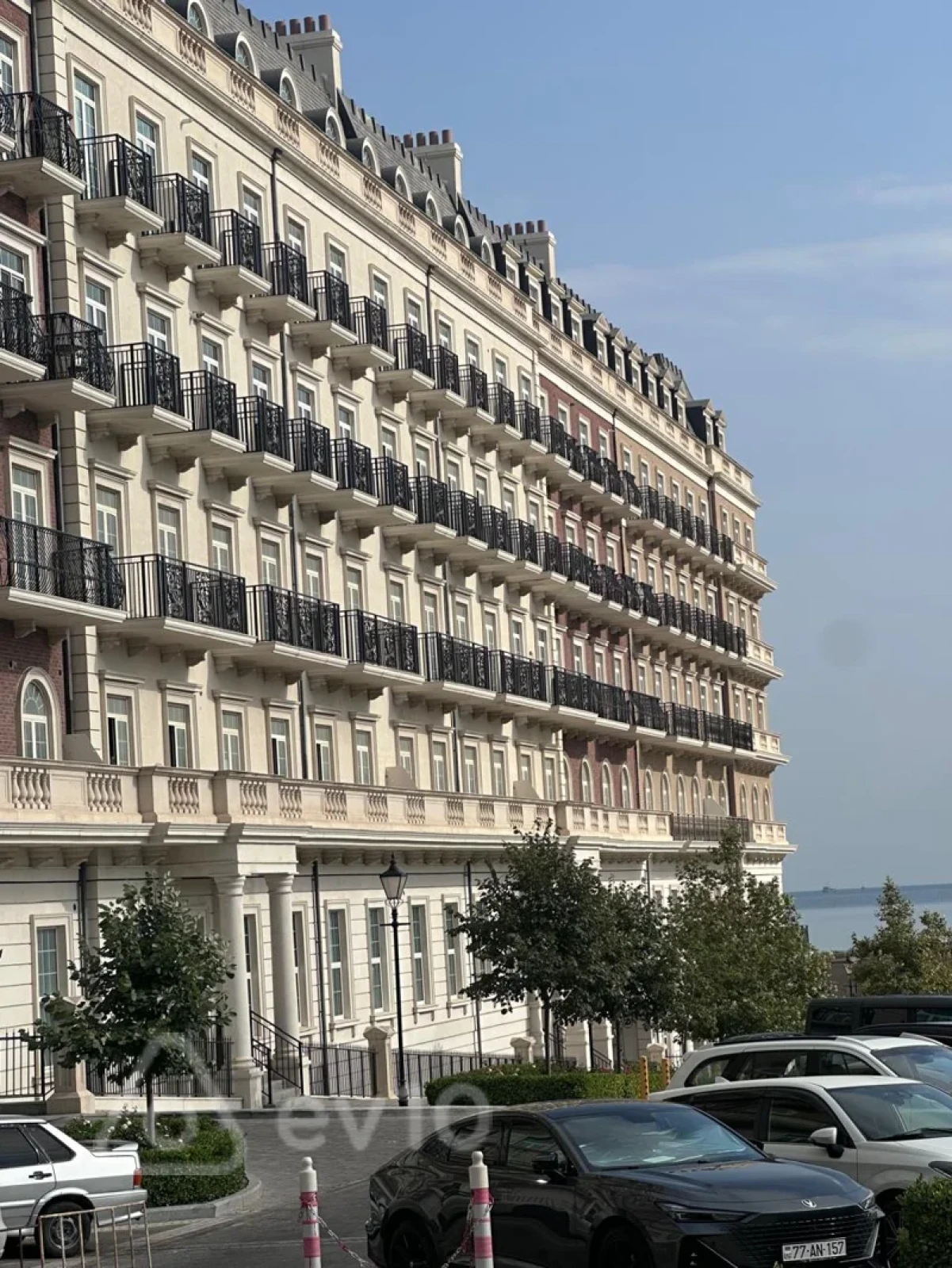 Kirayə verilir 3 otaqlı yeni tikili 160 m²