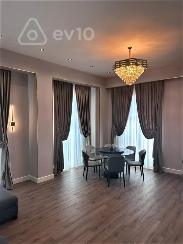 Kirayə verilir 3 otaqlı yeni tikili 160 m²