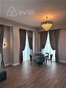 Kirayə verilir 3 otaqlı yeni tikili 160 m²