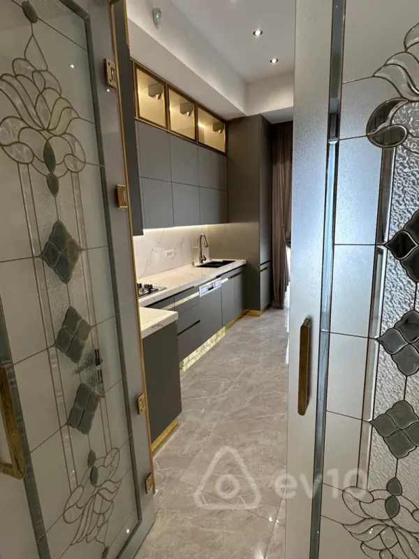 Kirayə verilir 3 otaqlı yeni tikili 160 m²