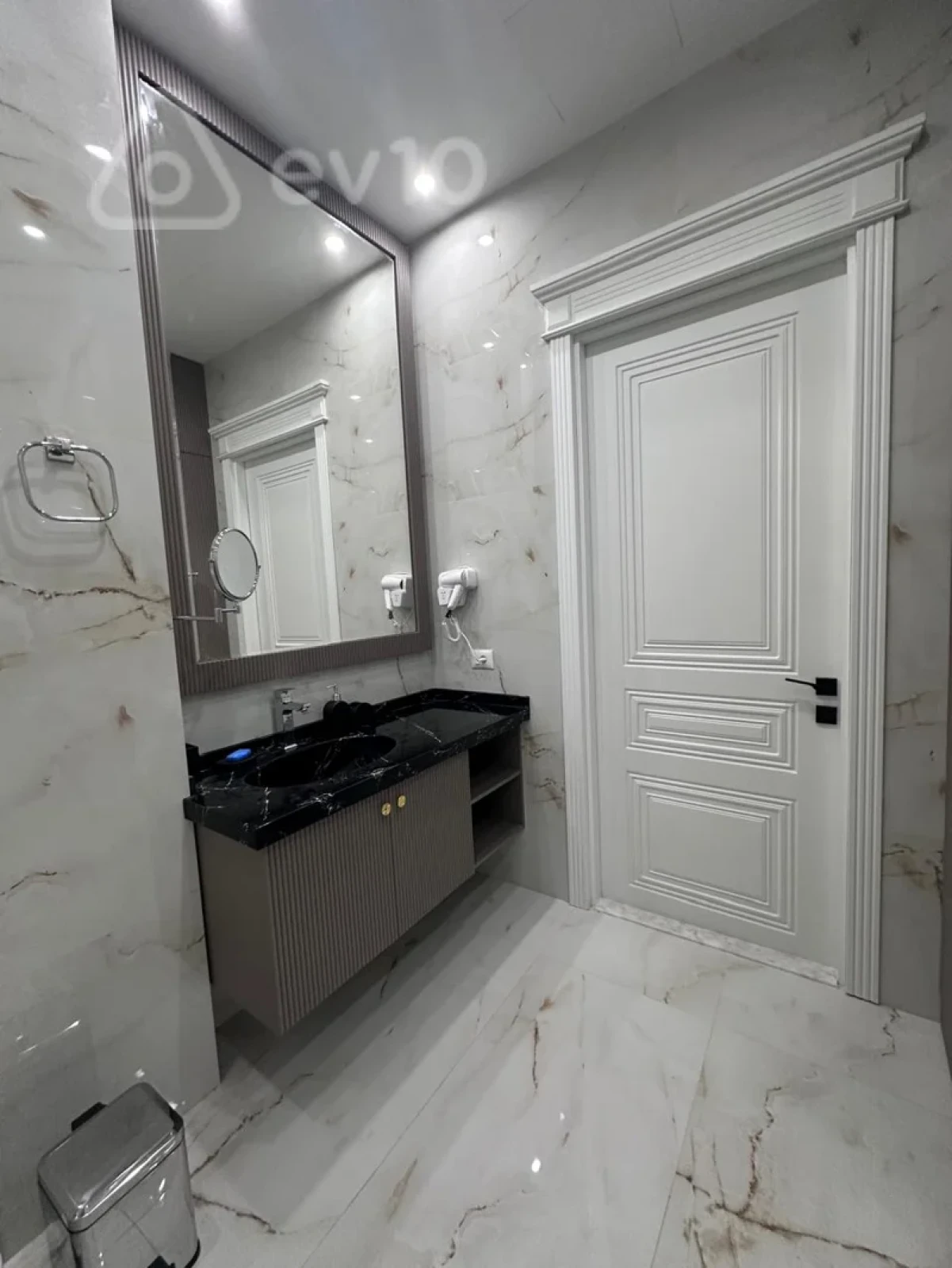 Kirayə verilir 3 otaqlı yeni tikili 160 m²