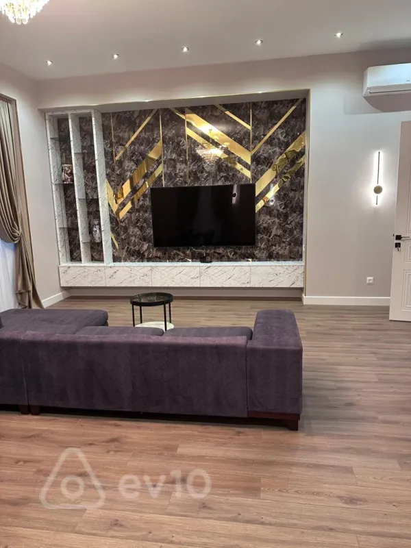 Kirayə verilir 3 otaqlı yeni tikili 160 m²