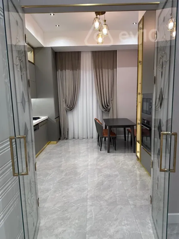 Kirayə verilir 3 otaqlı yeni tikili 160 m²