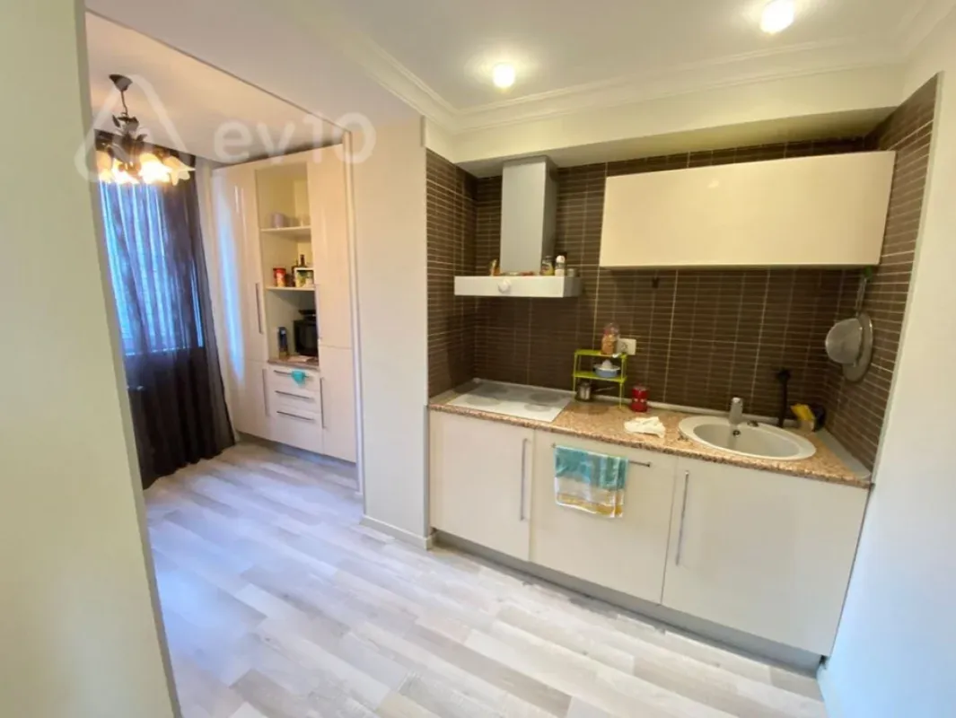 Kirayə verilir 2 otaqlı köhnə tikili 70 m²