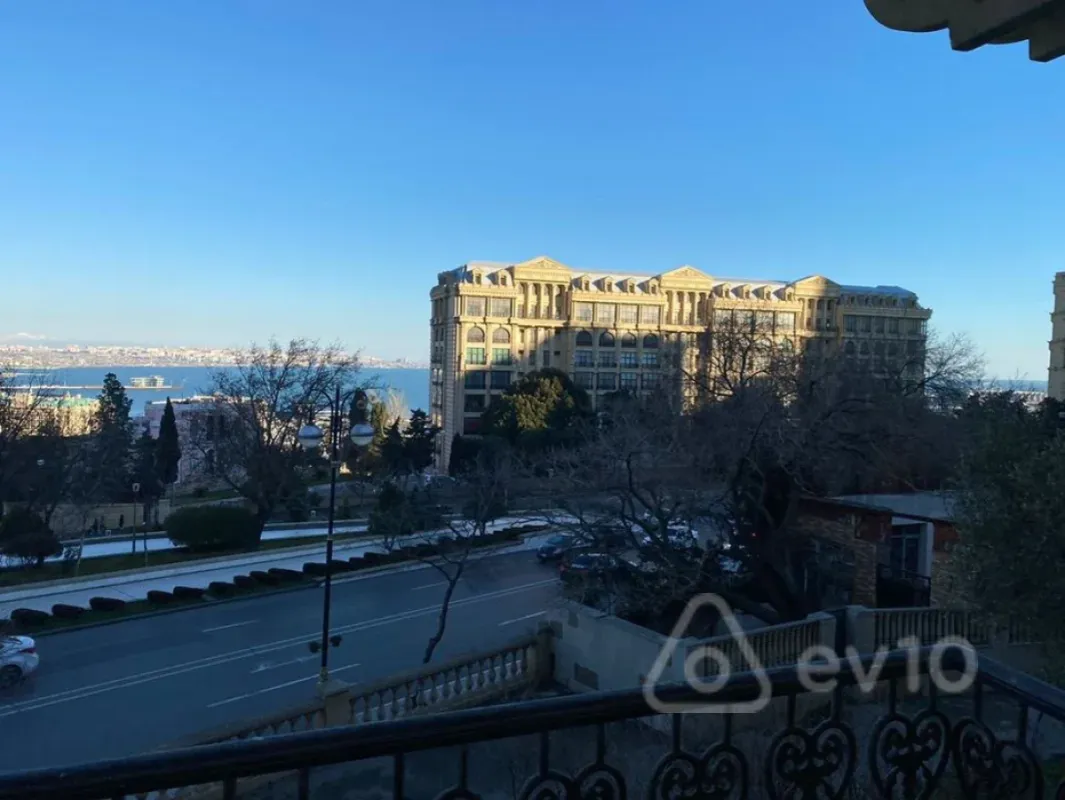 Kirayə verilir 2 otaqlı köhnə tikili 70 m²