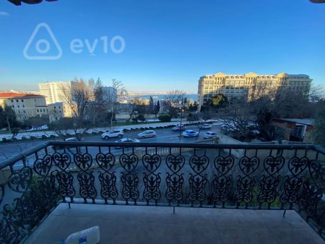 Kirayə verilir 2 otaqlı köhnə tikili 70 m²