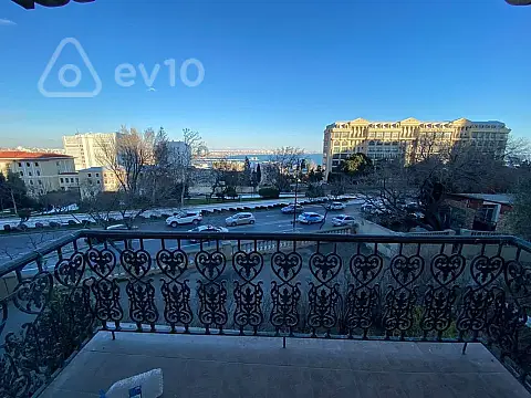 Kirayə verilir 2 otaqlı köhnə tikili 70 m²