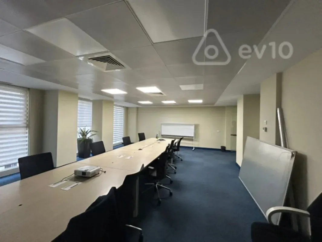 Kirayə verilir 22 otaqlı ofis 1230 m²