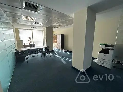 Kirayə verilir 22 otaqlı ofis 1230 m²