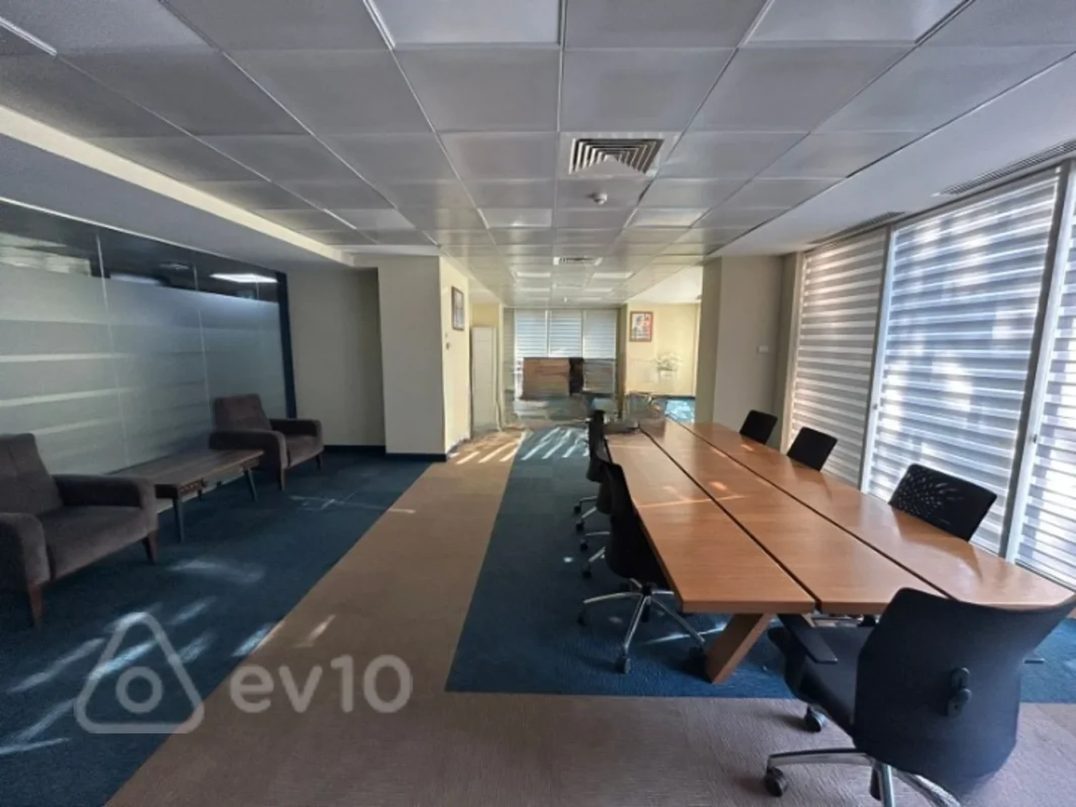 Kirayə verilir 22 otaqlı ofis 1230 m²