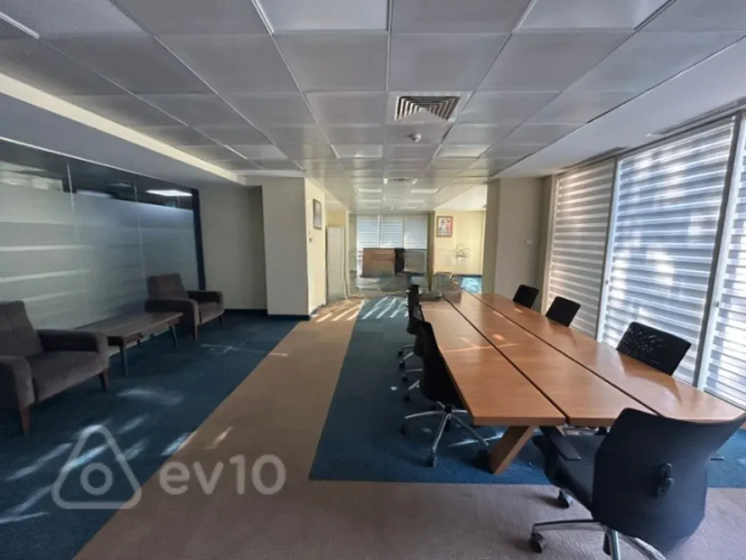 Kirayə verilir 22 otaqlı ofis 1230 m²