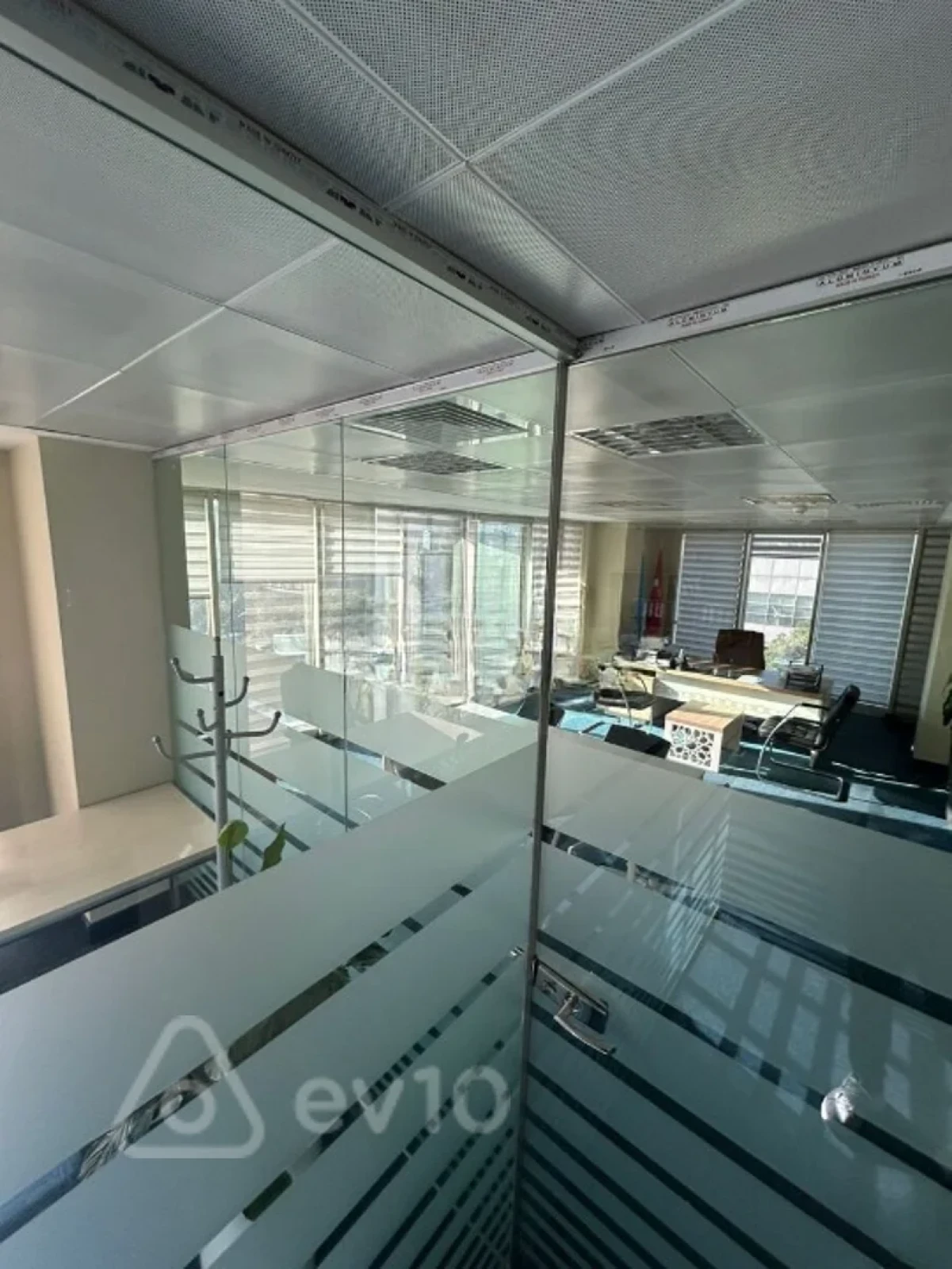 Kirayə verilir 22 otaqlı ofis 1230 m²