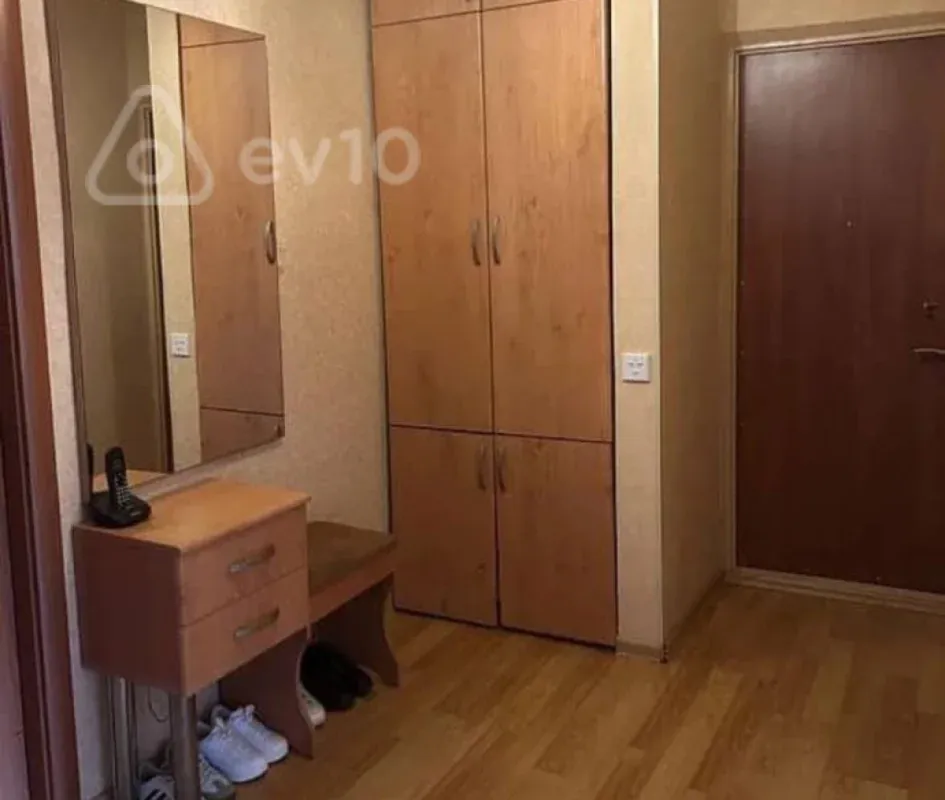 Kirayə verilir 4 otaqlı köhnə tikili 90 m²