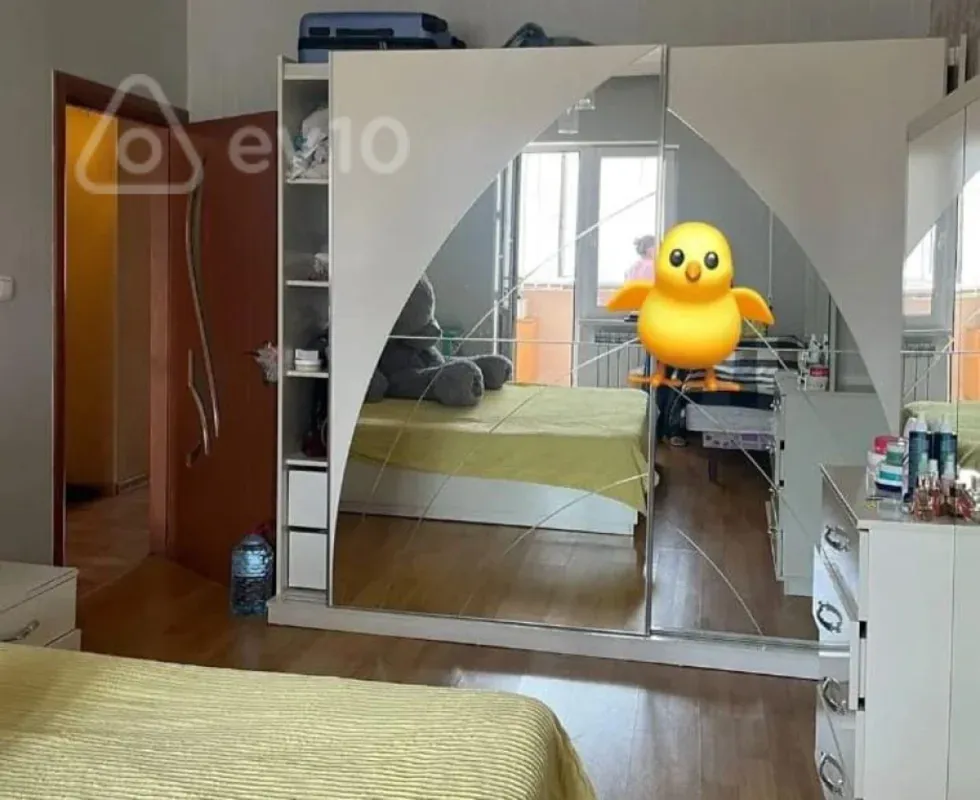 Kirayə verilir 4 otaqlı köhnə tikili 90 m²