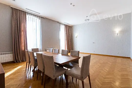 Kirayə verilir 4 otaqlı yeni tikili 300 m²