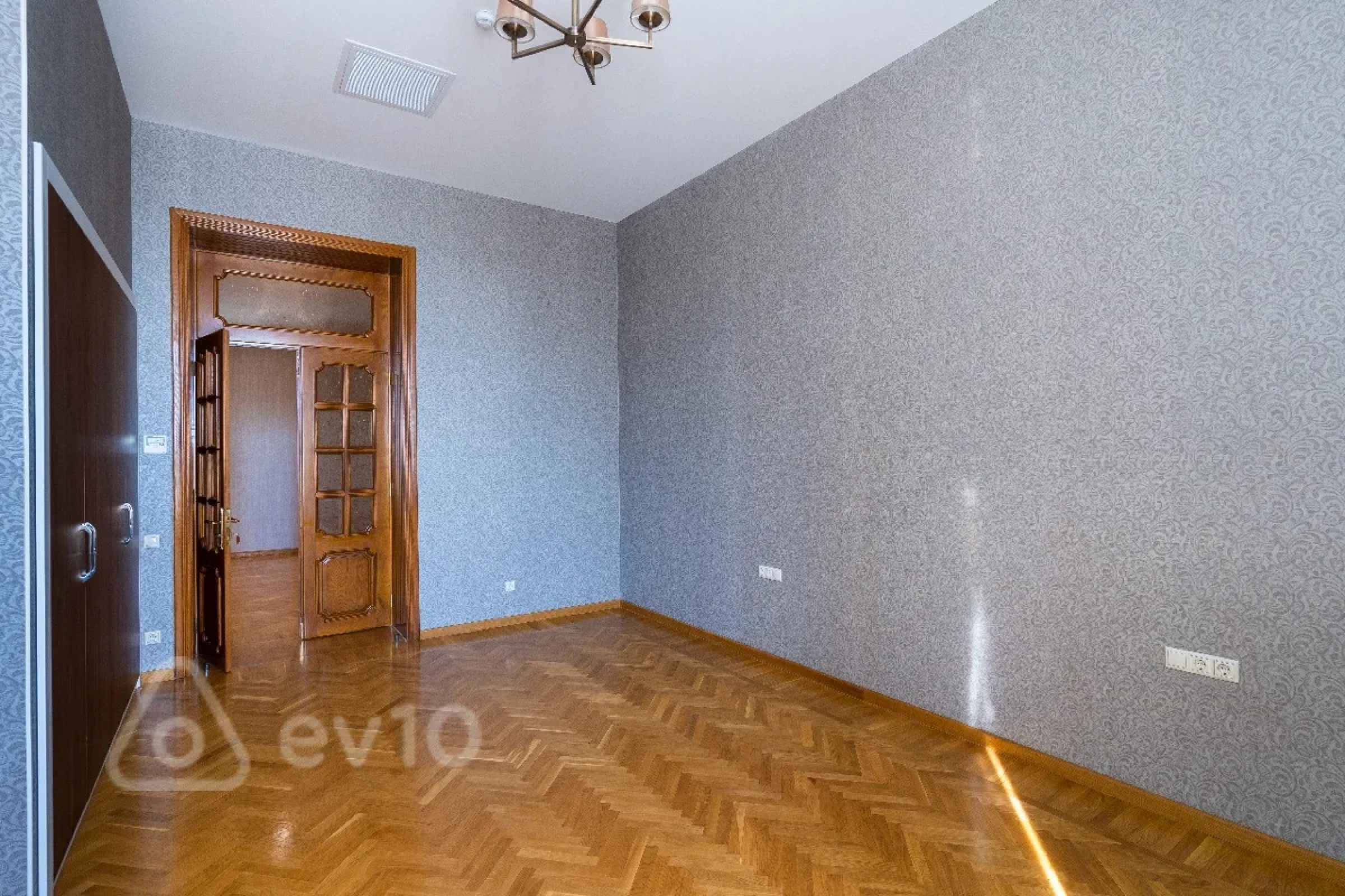 Kirayə verilir 4 otaqlı yeni tikili 300 m²