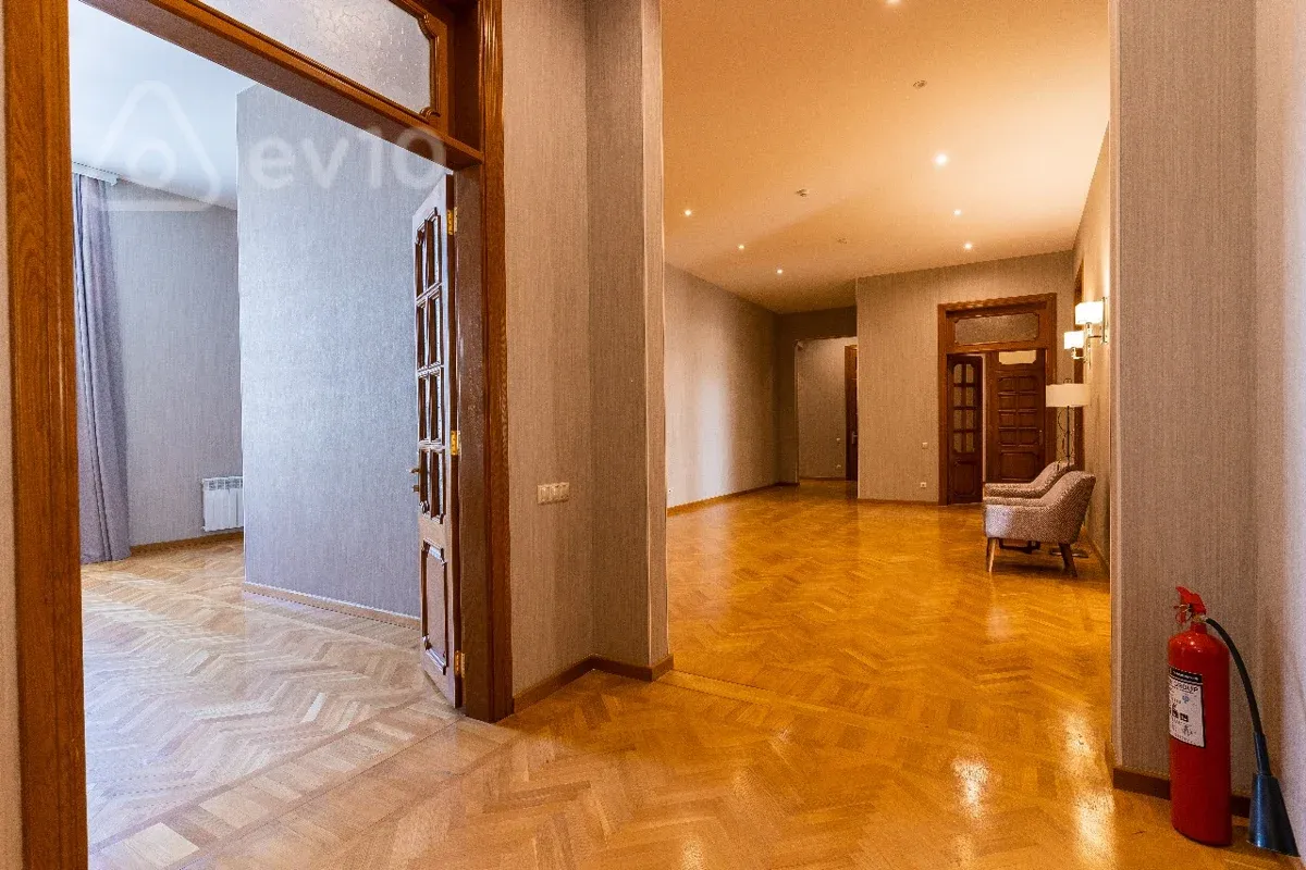 Kirayə verilir 4 otaqlı yeni tikili 300 m²