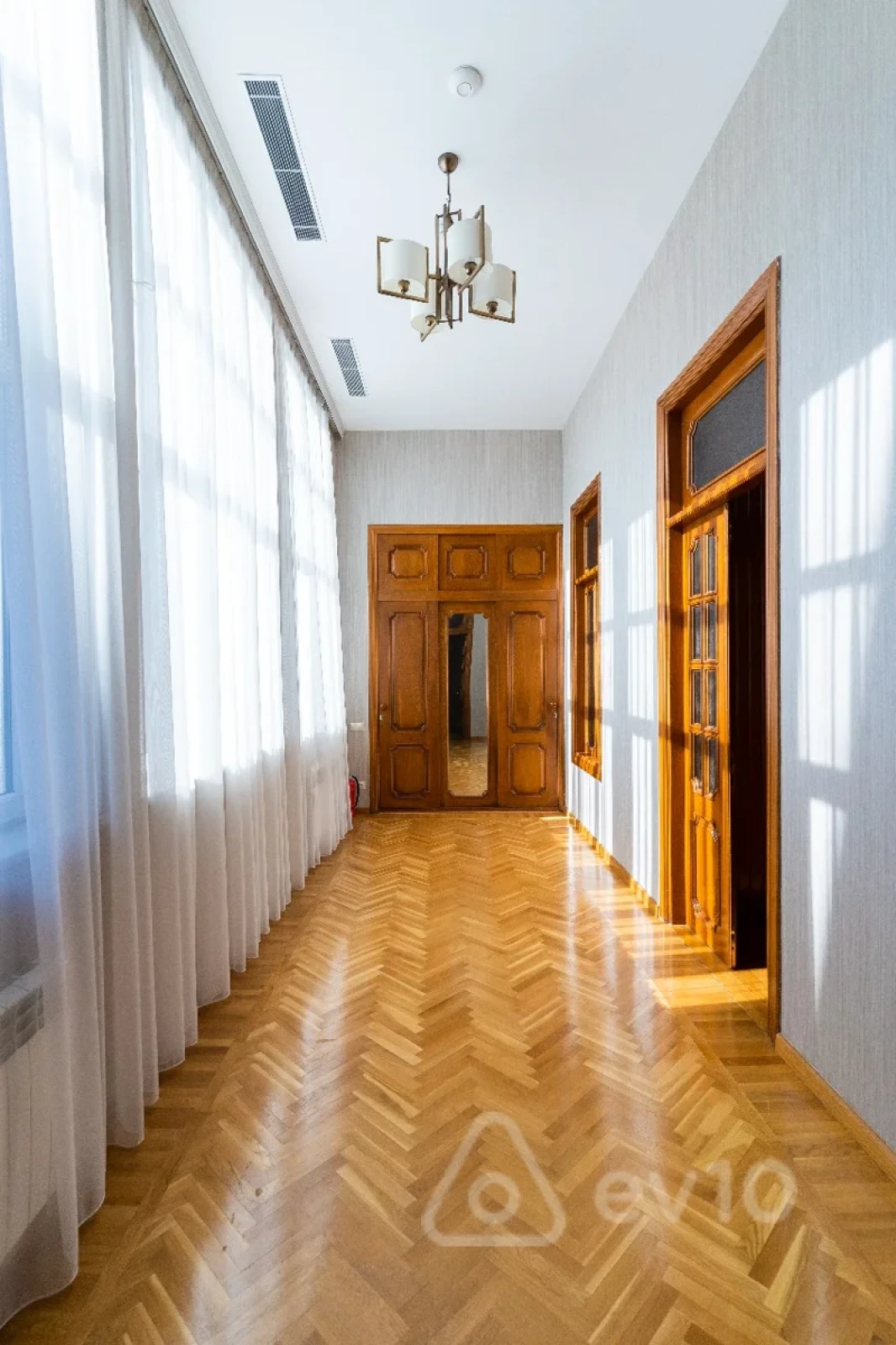 Kirayə verilir 4 otaqlı yeni tikili 300 m²