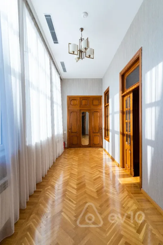 Kirayə verilir 4 otaqlı yeni tikili 300 m²