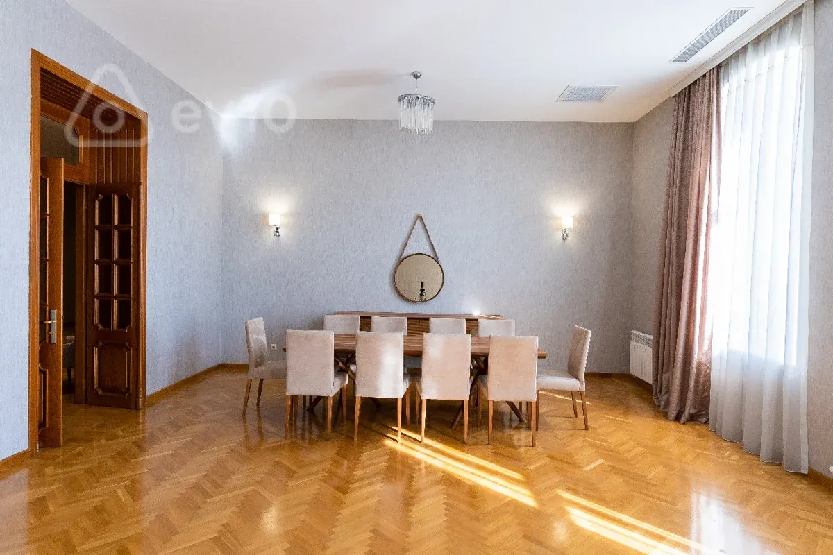 Kirayə verilir 4 otaqlı yeni tikili 300 m²