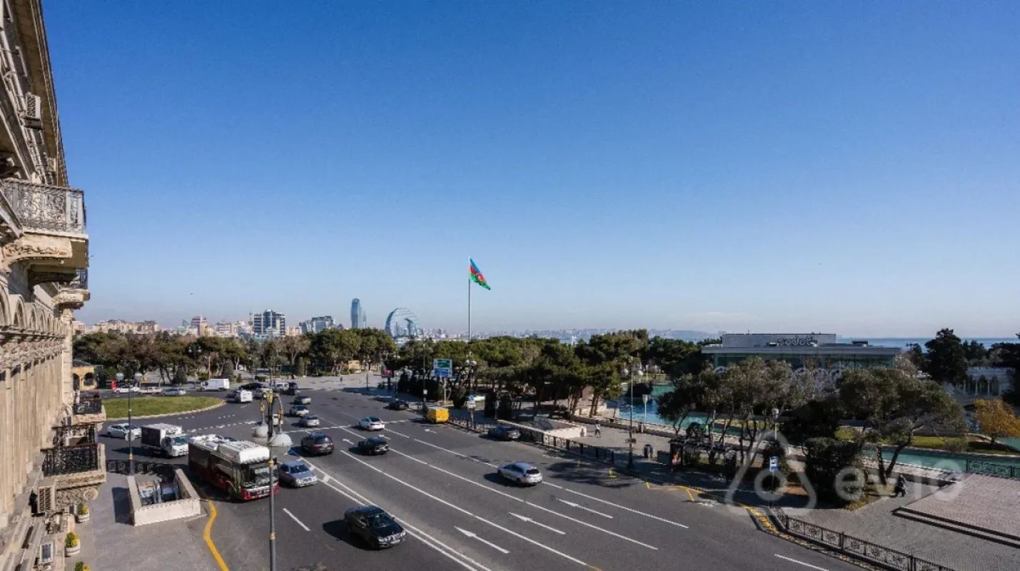 Kirayə verilir 4 otaqlı yeni tikili 300 m²