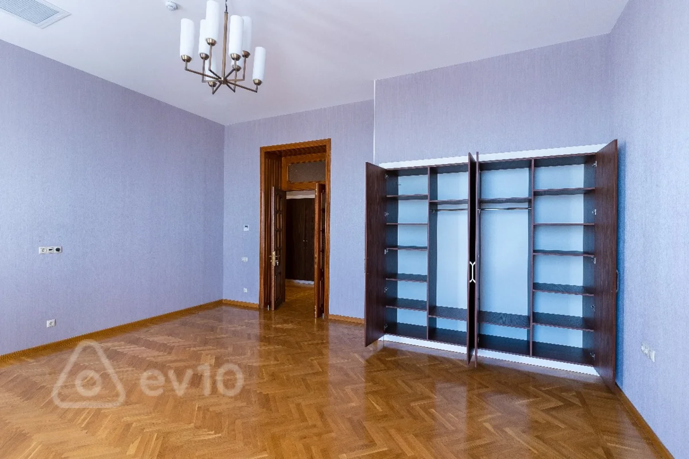 Kirayə verilir 4 otaqlı yeni tikili 300 m²