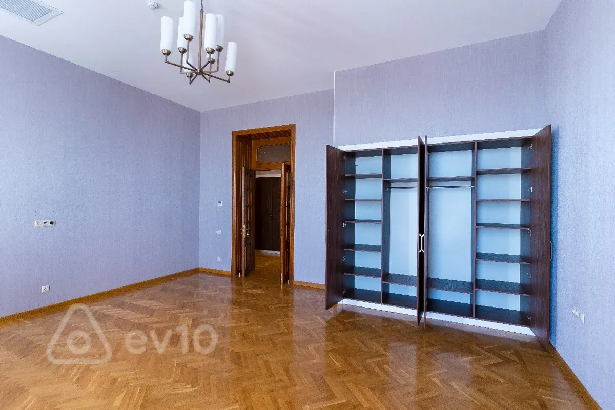 Kirayə verilir 4 otaqlı yeni tikili 300 m²