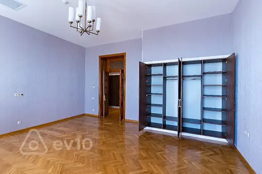Kirayə verilir 4 otaqlı yeni tikili 300 m²