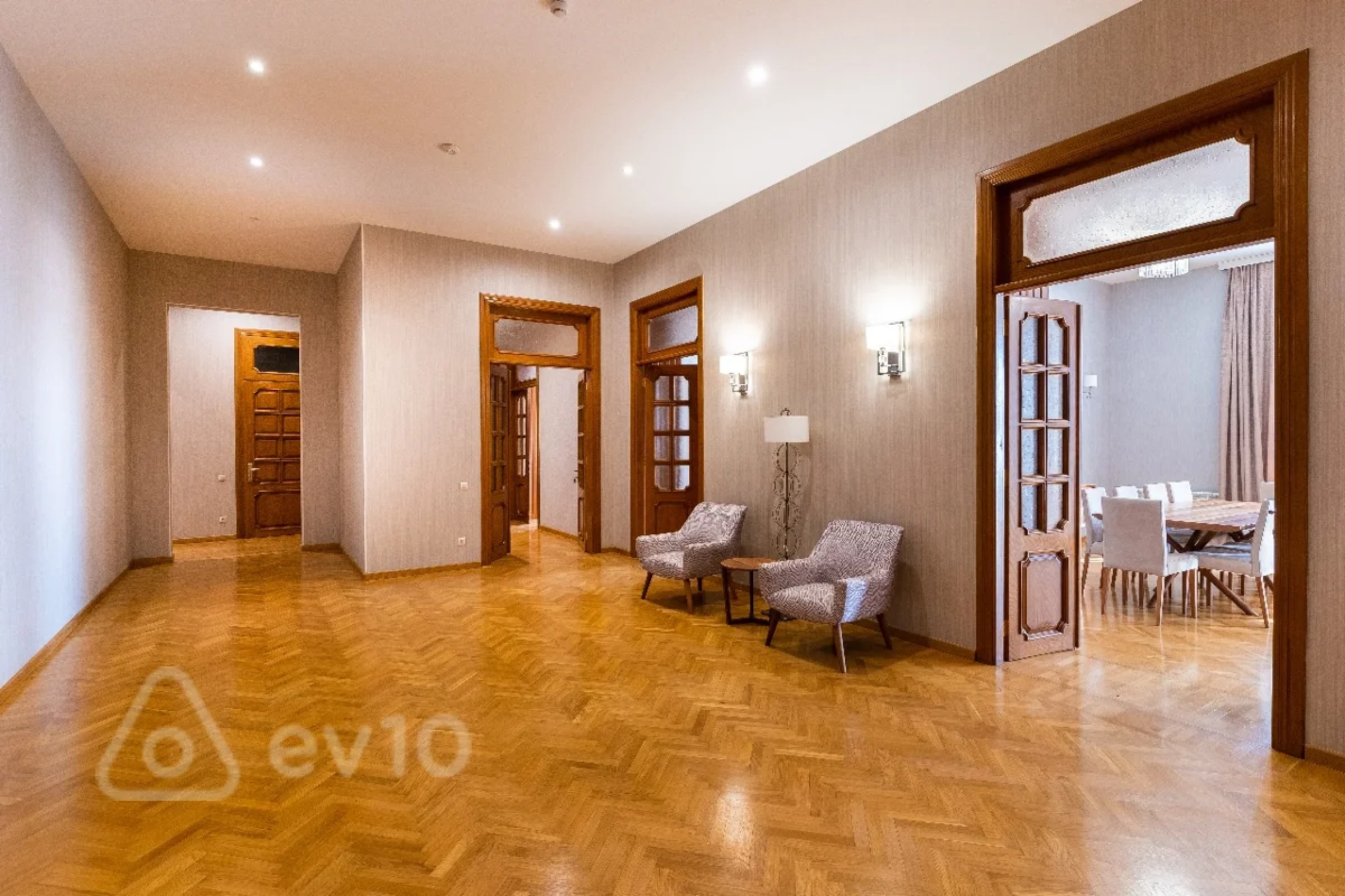 Kirayə verilir 4 otaqlı yeni tikili 300 m²