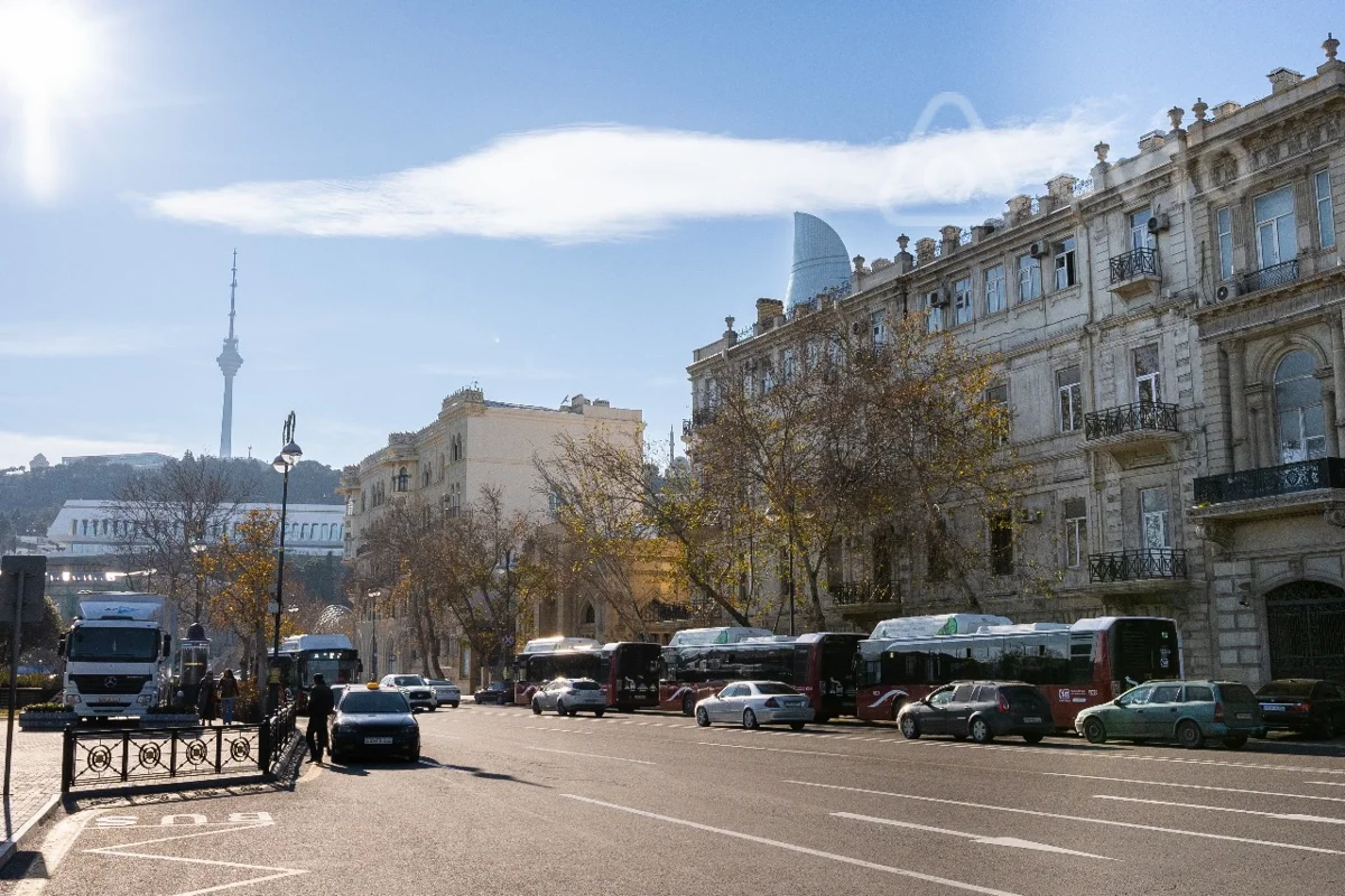 Kirayə verilir 4 otaqlı yeni tikili 300 m²