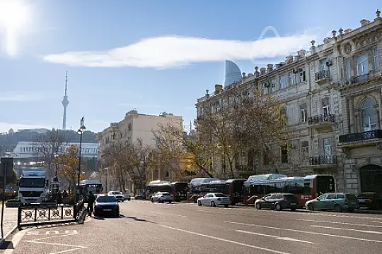 Kirayə verilir 4 otaqlı yeni tikili 300 m²