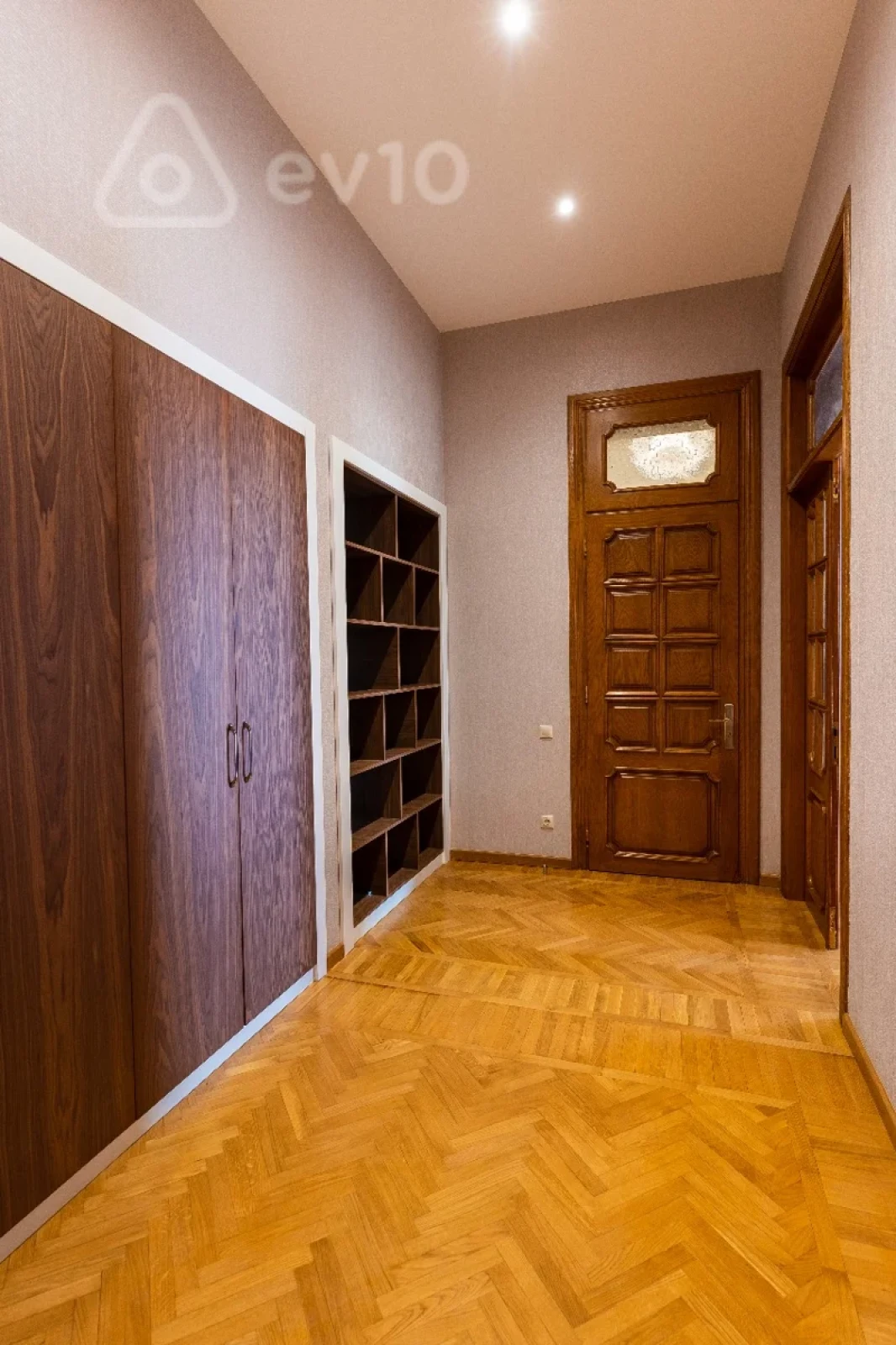 Kirayə verilir 4 otaqlı yeni tikili 300 m²