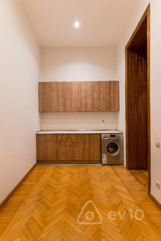 Kirayə verilir 4 otaqlı yeni tikili 300 m²