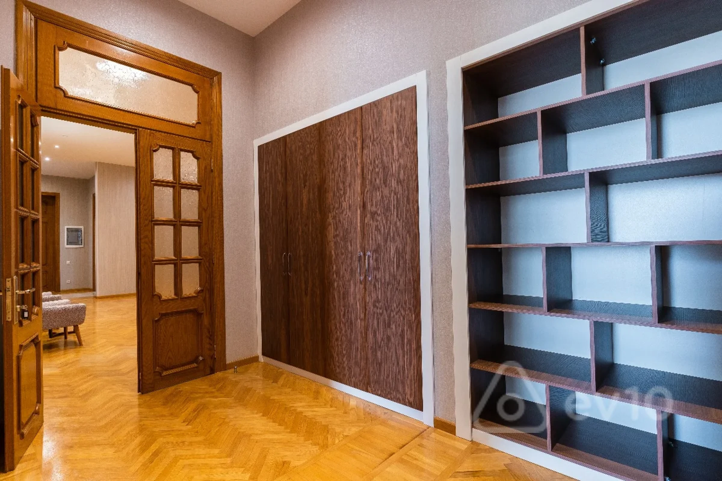 Kirayə verilir 4 otaqlı yeni tikili 300 m²