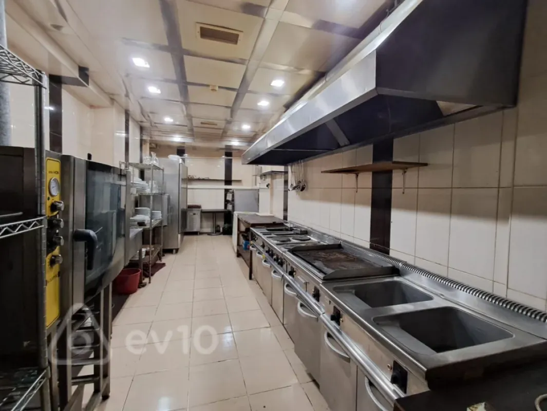 Kirayə verilir mənzil 260 m²