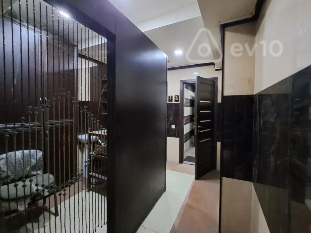 Kirayə verilir mənzil 260 m²