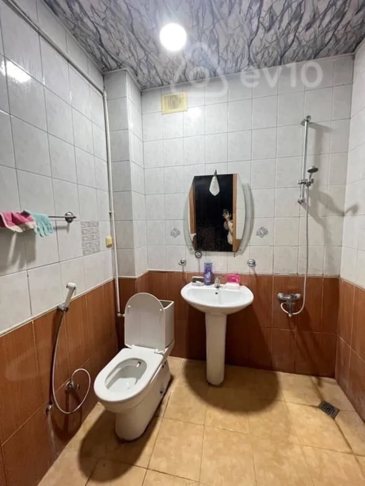 Kirayə verilir 2 otaqlı köhnə tikili 65 m²