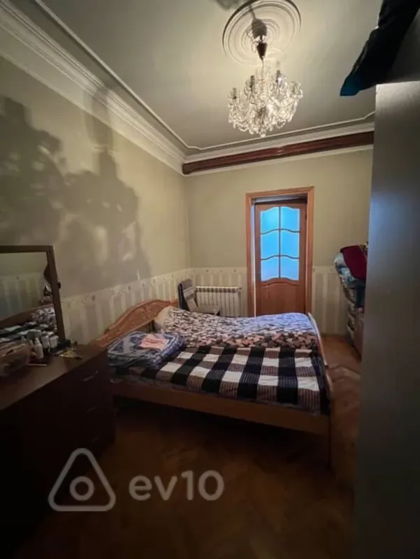 Kirayə verilir 2 otaqlı köhnə tikili 65 m²