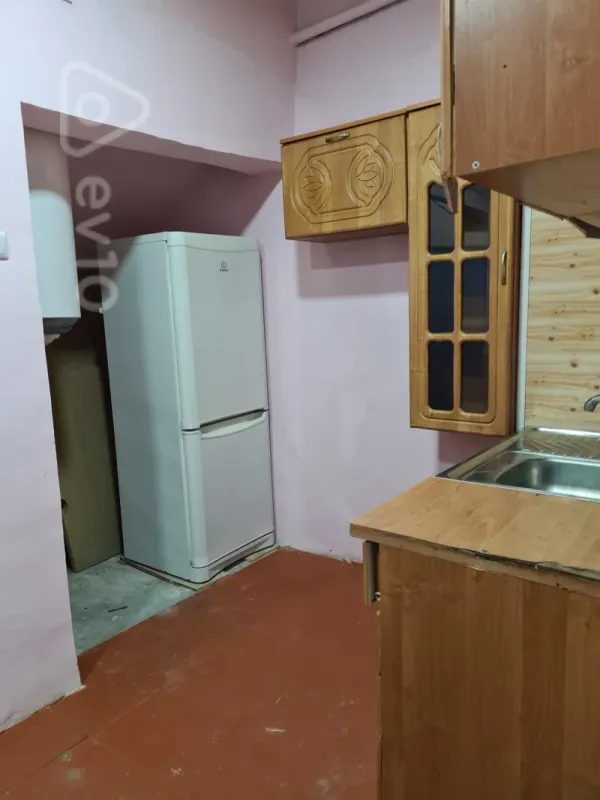 Kirayə verilir 2 otaqlı köhnə tikili 44 m²