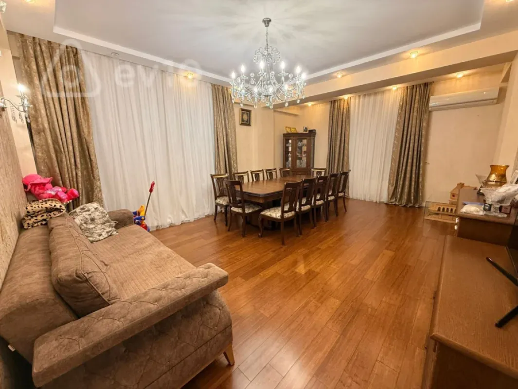 Satılır 3 otaqlı yeni tikili 135 m²