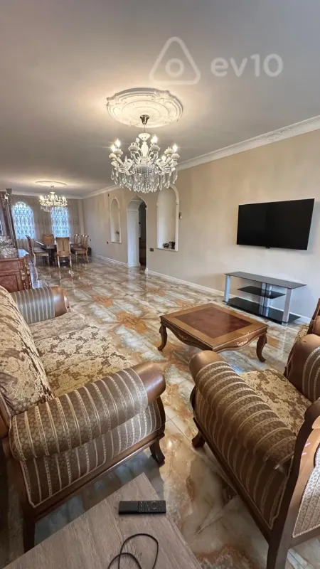 Kirayə verilir mənzil 350 m²