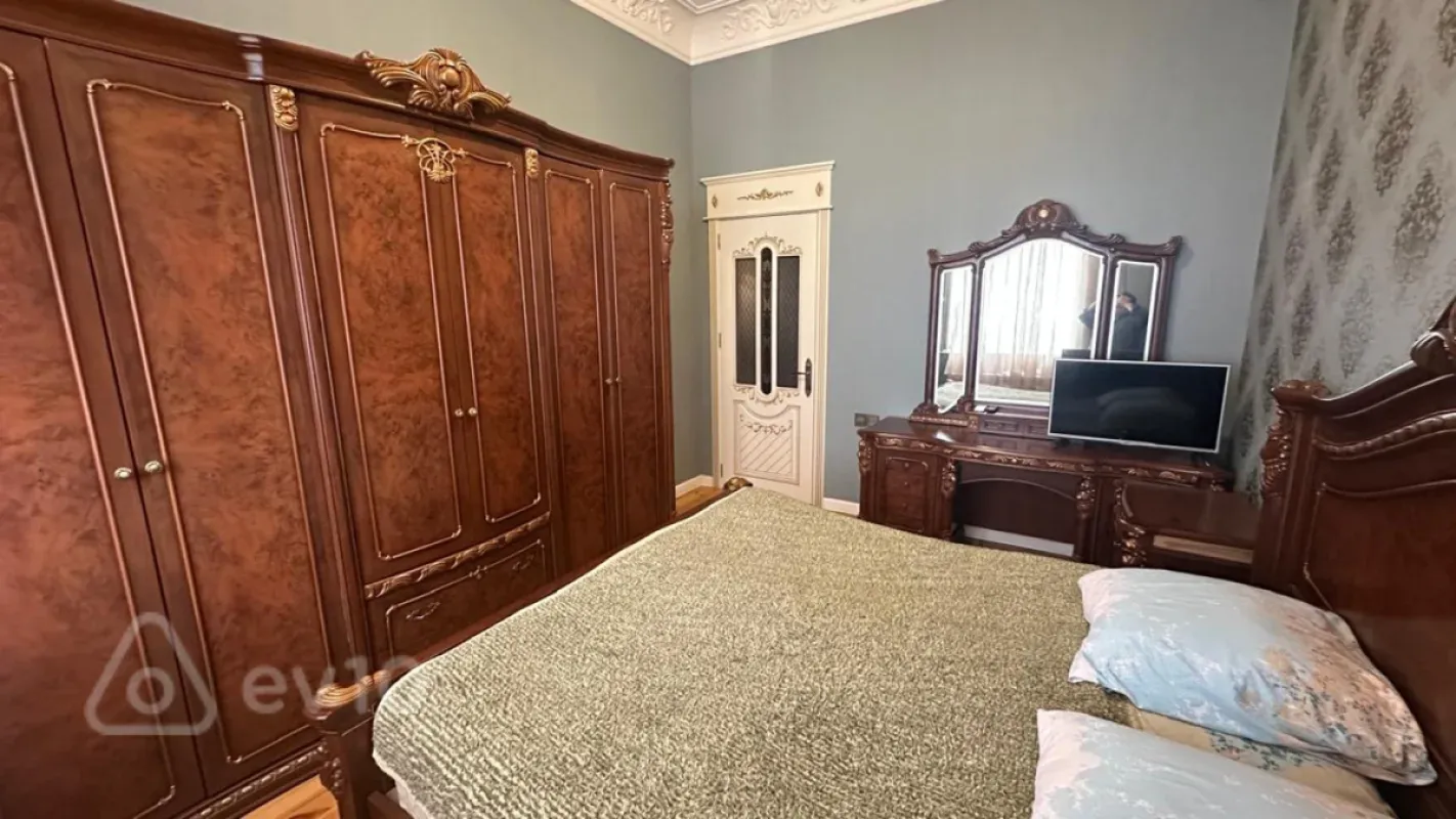 Kirayə verilir mənzil 350 m²