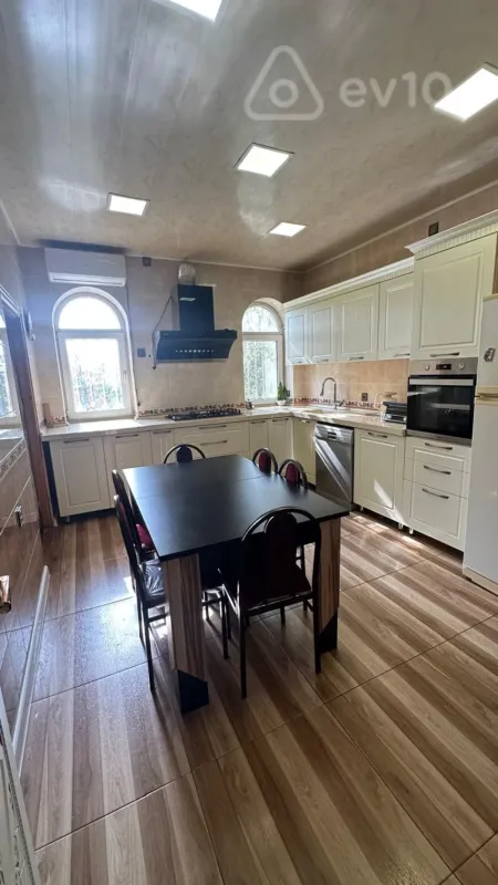 Kirayə verilir mənzil 350 m²