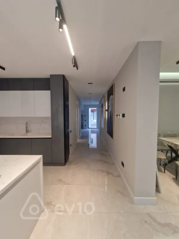 Kirayə verilir 4 otaqlı həyət evi 3000 m²