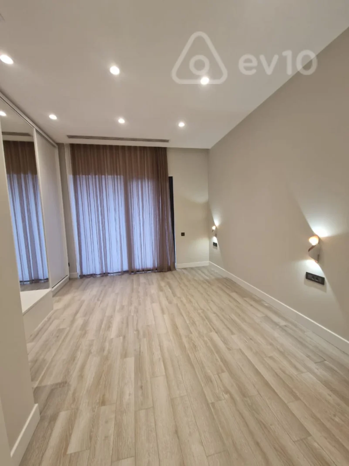Kirayə verilir 4 otaqlı həyət evi 3000 m²