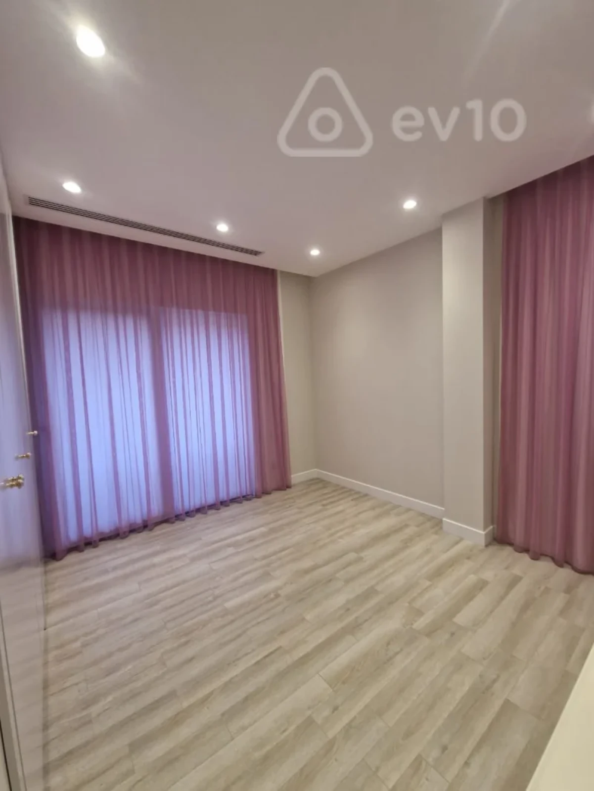 Kirayə verilir 4 otaqlı həyət evi 3000 m²