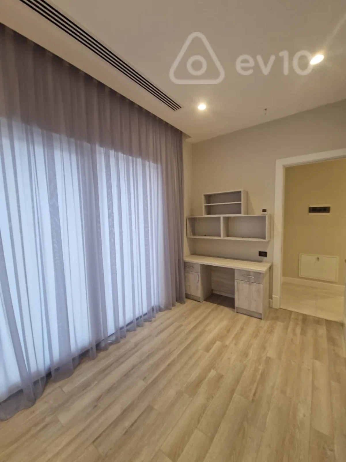 Kirayə verilir 4 otaqlı həyət evi 3000 m²